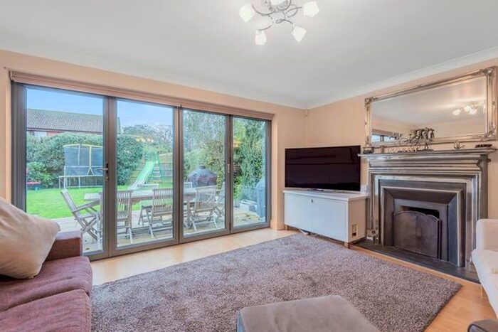 4 Bedroom Detached House For Sale In St. Johns Road, Mortimer Common, Berkshire, RG7