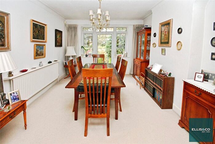 3 Bedroom Link Detached House For Sale In The Vale, Childs Hill, NW11