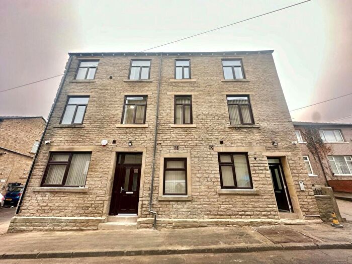 2 Bedroom Apartment To Rent In Bay Hall Common Road, Huddersfield, HD1
