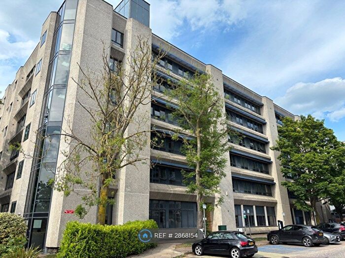 1 Bedroom Flat To Rent In Skyline House, Stevenage, SG1