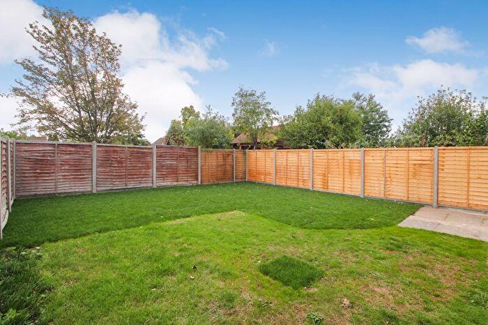 3 Bedroom End Of Terrace House For Sale In Queens Crescent, Clapham, MK41