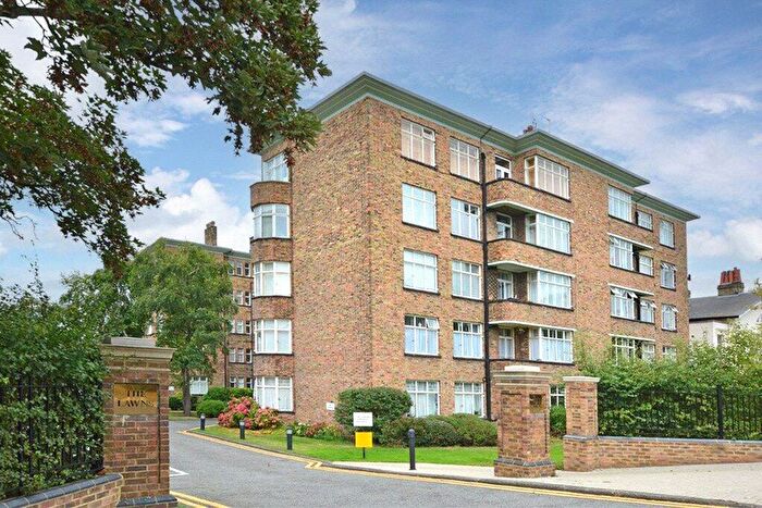 3 Bedroom Apartment For Sale In The Lawns, Lee Terrace, Blackheath, London, SE3
