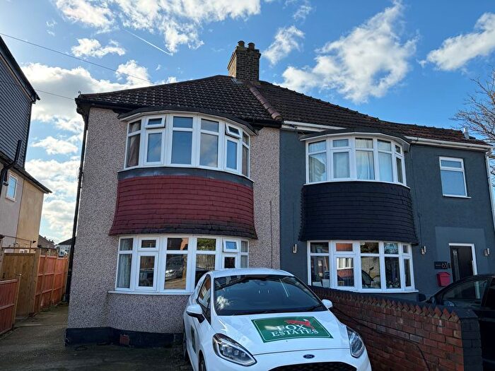 3 Bedroom Semi Detached House For Sale In Plymstock Road, Welling, DA16