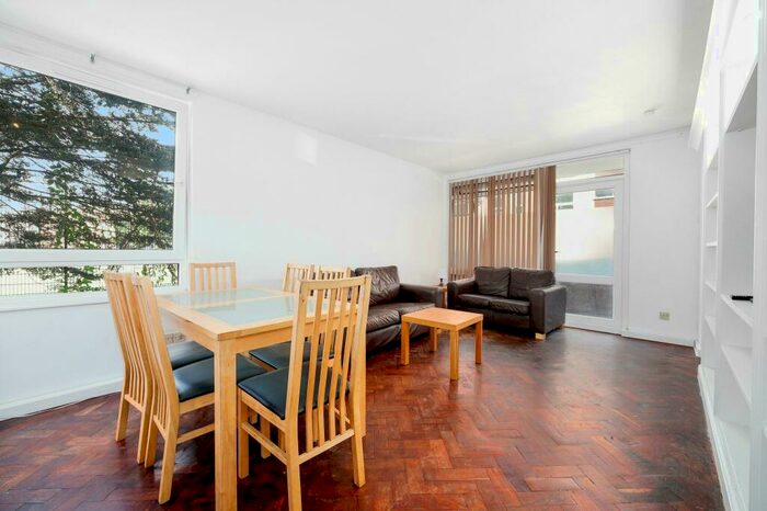 2 Bedroom Flat To Rent In Wincott Street, London, SE11