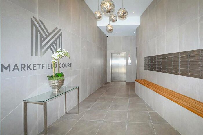 2 Bedroom Flat To Rent In Marketfield Way, Redhill, Surrey, RH1