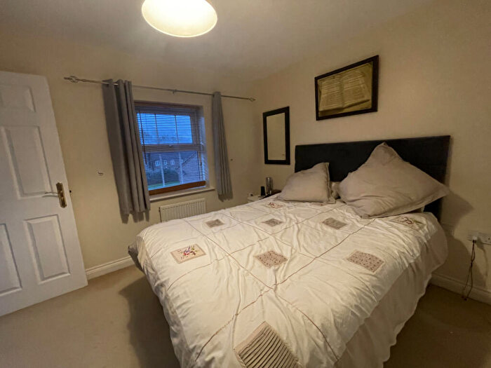 5 Bedroom Semi-Detached House To Rent In Pexalls Close, Hook, RG27