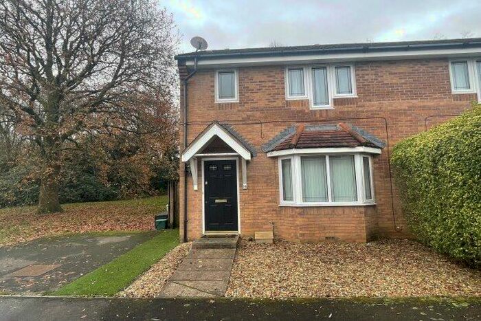 3 Bedroom Property To Rent In Oak Way, Swansea, SA4