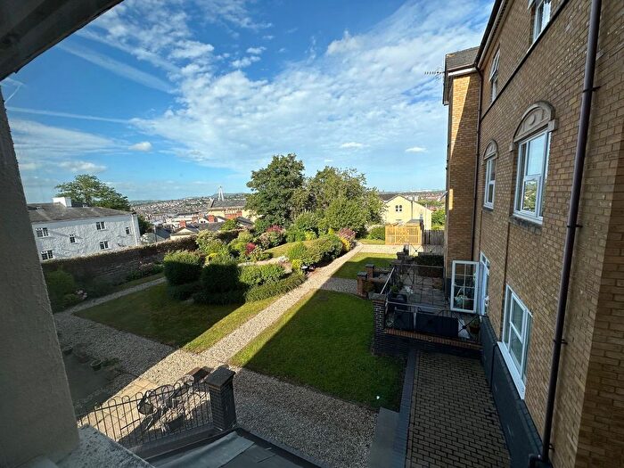 2 Bedroom Flat To Rent In Kingshill Court, Stow Hill, Newport, NP20