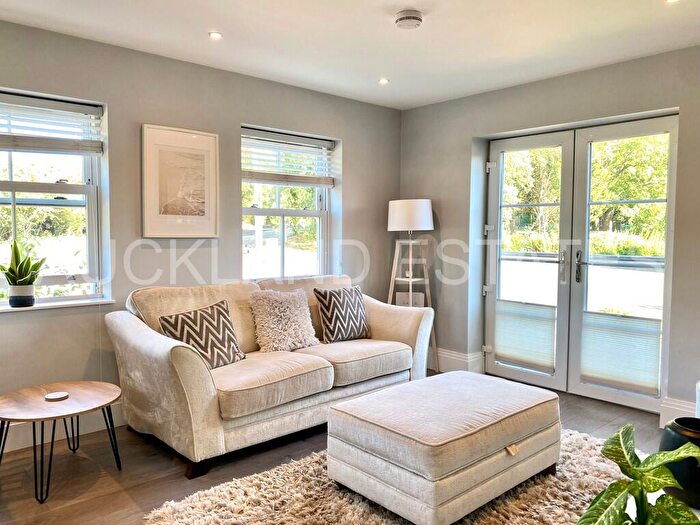 2 Bedroom Apartment For Sale In Swan Lodge, Brookmans Park, AL9
