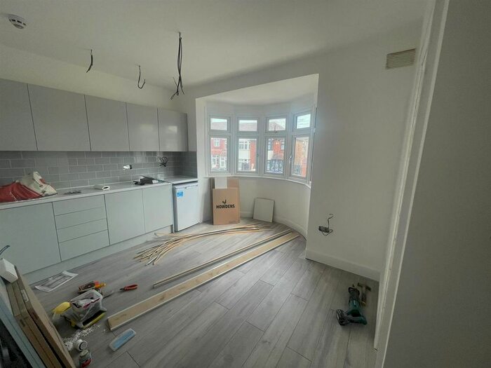 Studio To Rent In The Circle, London, NW2