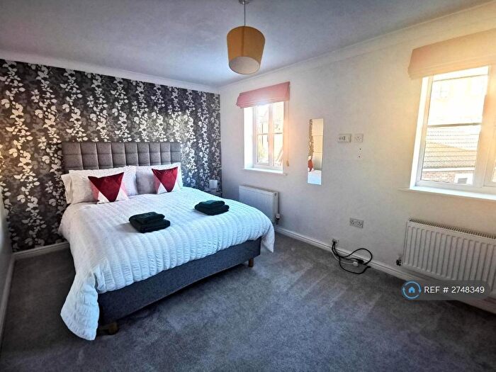 5 Bedroom Terraced House To Rent In Truscott Avenue, Swindon, SN25