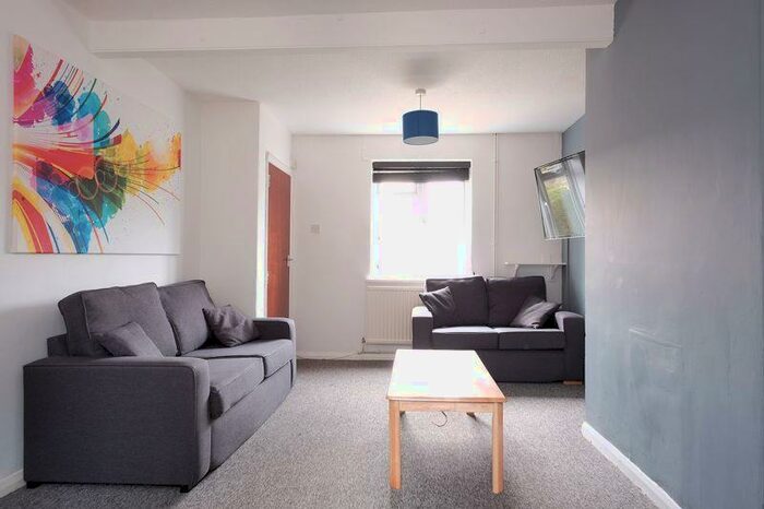 6 Bedroom Semi-Detached House To Rent In Hillside, Brighton, BN2