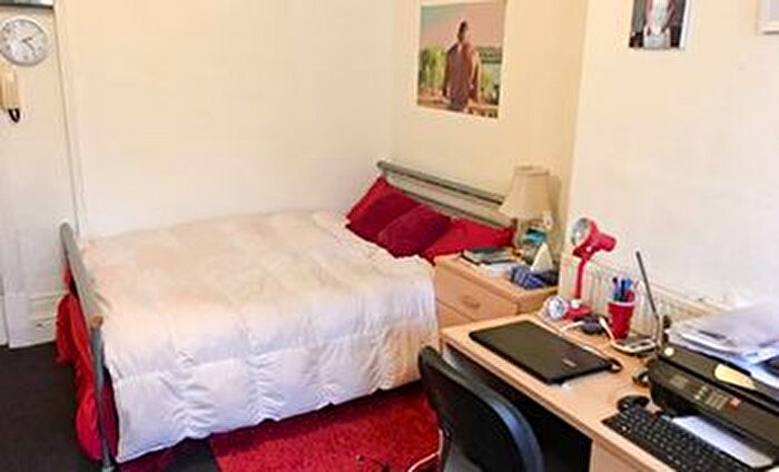 1 Bedroom Studio To Rent In Flat, Kelso Road, LS2