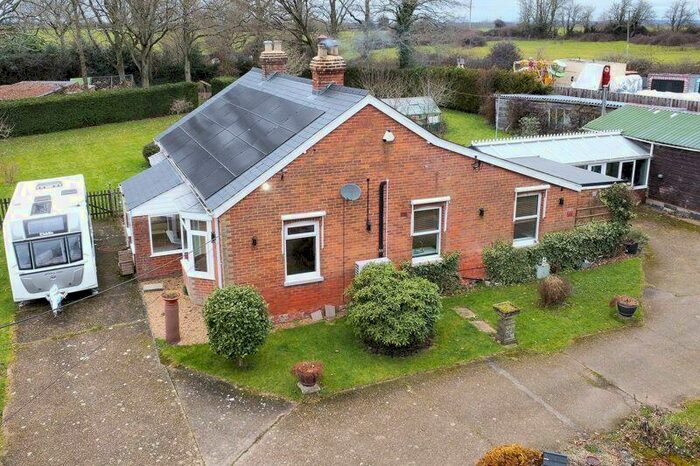 3 Bedroom Detached Bungalow For Sale In Hill Street, Old Calmore (video Tour Available), SO40