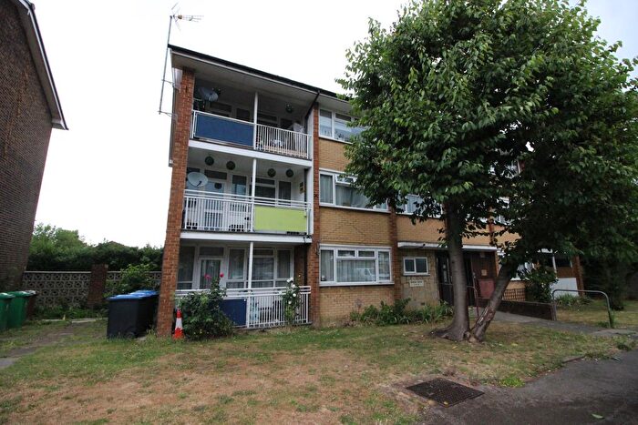 2 Bedroom Flat To Rent In Oakfield Close, New Malden, KT3