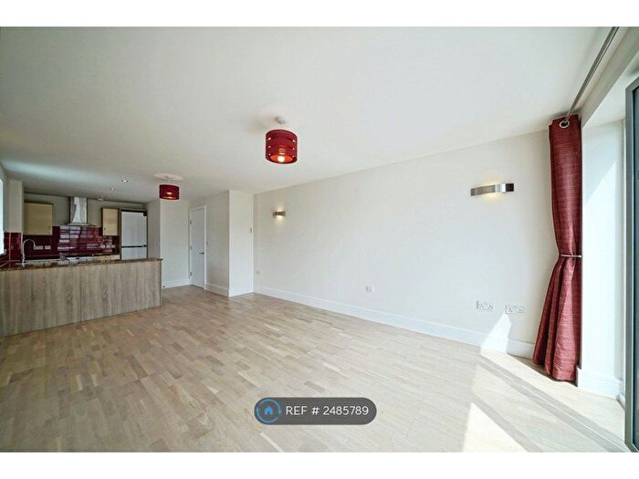 1 Bedroom Flat To Rent In Lyndale House, Kingston Upon Thames, KT1
