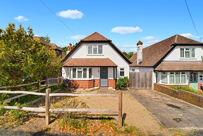 3 Bedroom Detached House For Sale In Woodlands Avenue, West Byfleet, KT14