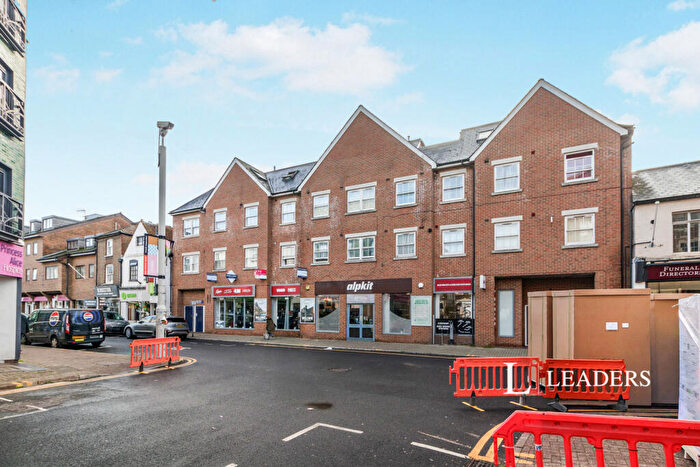 2 Bedroom Flat To Rent In Perry Court, - Old London Road, KT2