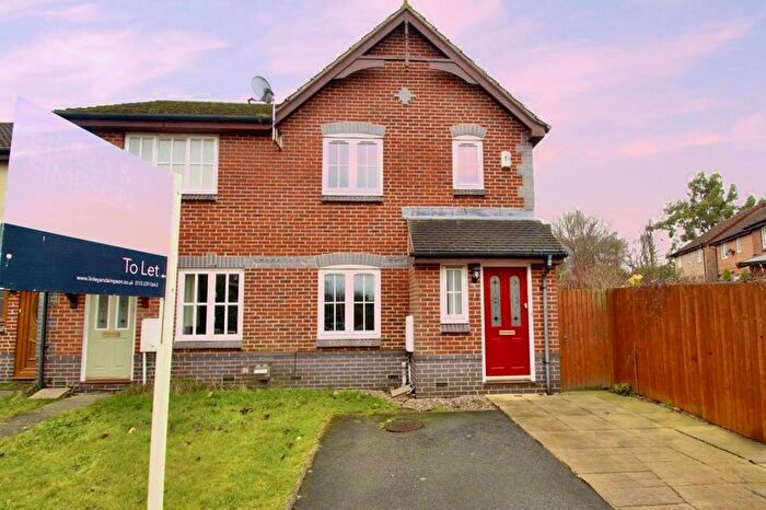 3 Bedroom Detached House To Rent In Beechwood Court, Leeds, West Yorkshire, Uk, LS16