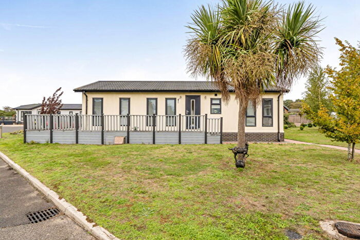 2 Bedroom Park Home For Sale In Wolds Retreat, Fonaby, Market Rasen, Lincolnshire, LN7