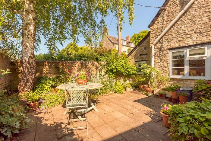 3 Bedroom Cottage For Sale In The Walk, Islip, OX5