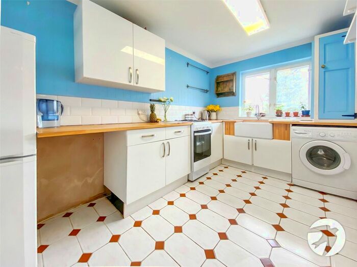 2 Bedroom Flat To Rent In Ellenborough Road, Sidcup, Kent, DA14