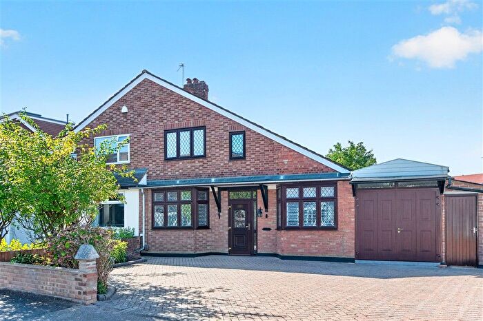 3 Bedroom Semi-Detached House For Sale In Richmond Crescent, Chingford, E4