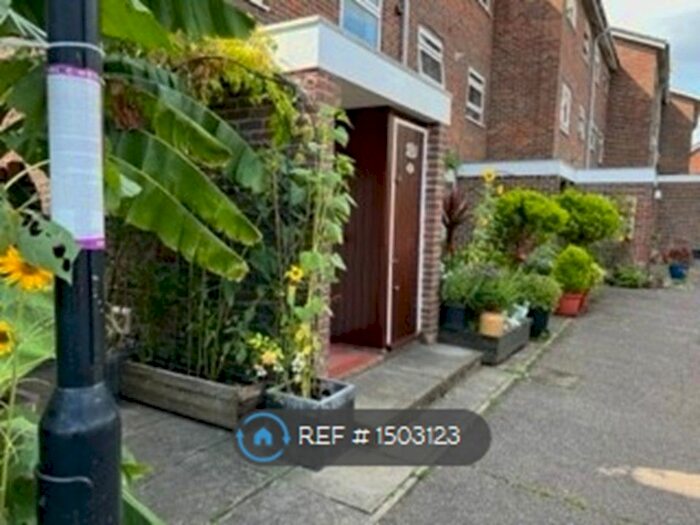 2 Bedroom Maisonette To Rent In Founders Gardens, London, SE19