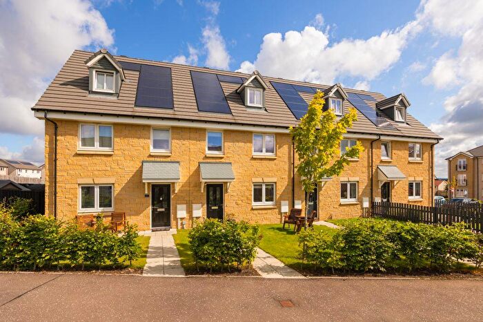 4 Bedroom Terraced House For Sale In Dentylion Park, Bilston, EH25