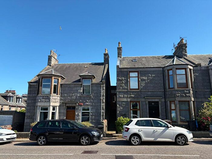 2 Bedroom Flat To Rent In Hilton Street, Hilton, Aberdeen, AB24