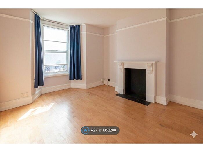 2 Bedroom Maisonette To Rent In Ground And First Floor Maisonette, London, SW8