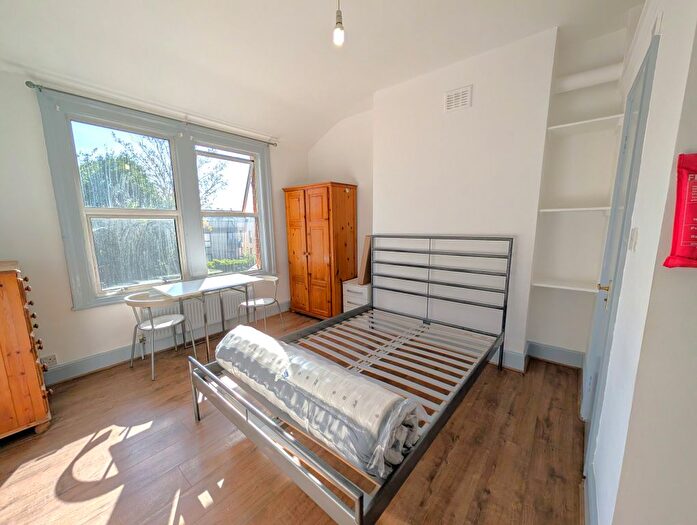 Studio To Rent In Brondesbury Park, London, NW2