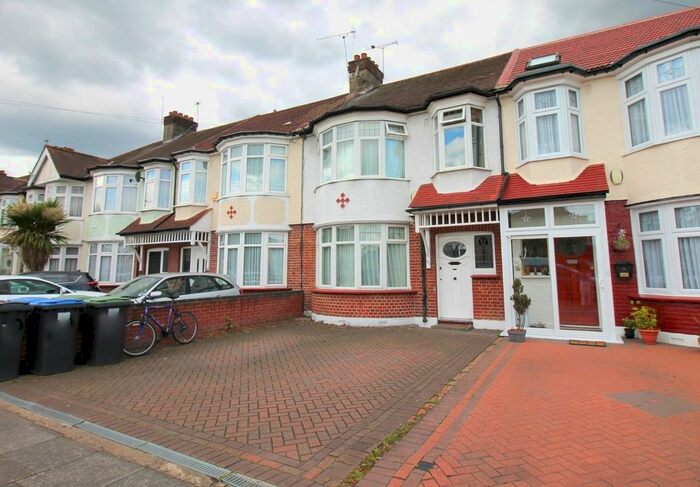 3 Bedroom Terraced House To Rent In Firs Lane, London, N13