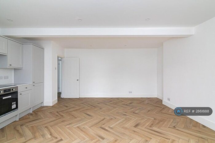 2 Bedroom Flat To Rent In Hervey Road, London, SE3