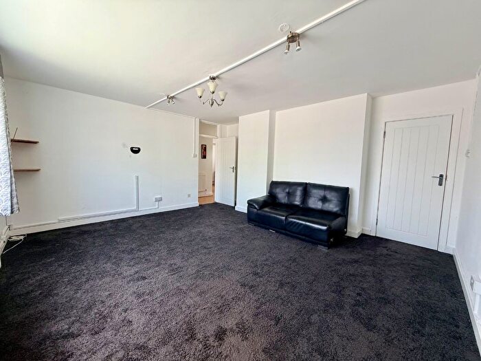 3 Bedroom Flat To Rent In Lady Margaret Road, Southall, Greater London, UB1