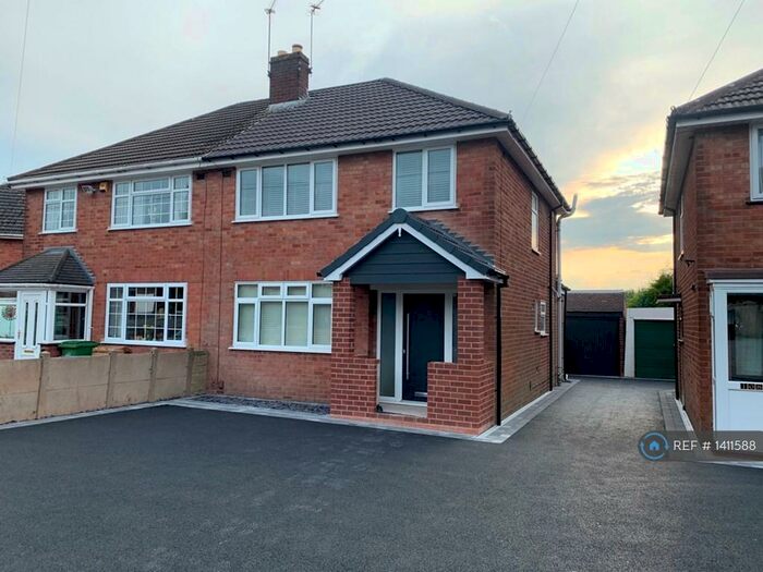 3 Bedroom Semi-Detached House To Rent In Alexandra Road, Halesowen, B63