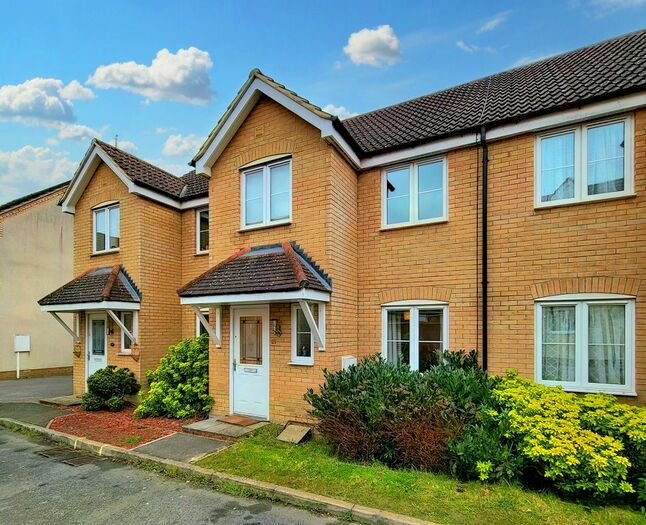 3 Bedroom Terraced House To Rent In Lockhart Avenue, Oxley Park, MK4