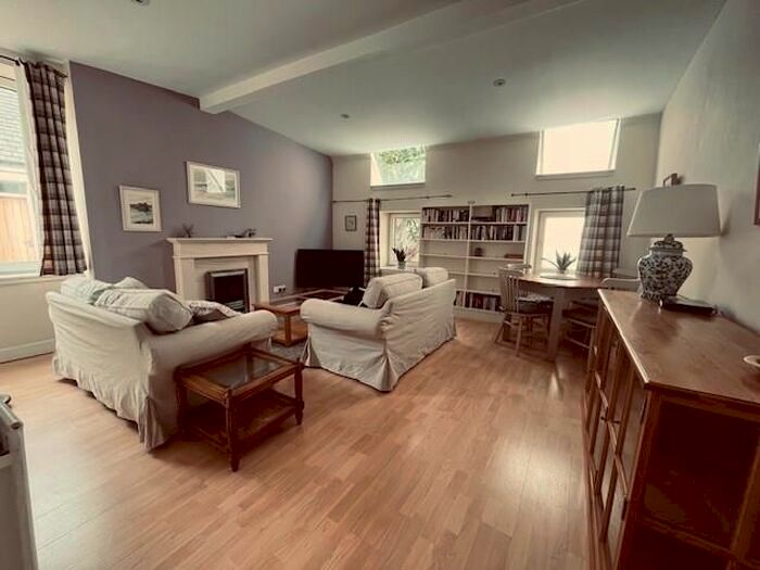 2 Bedroom Cottage To Rent In Morningside Road, Morningside, Edinburgh, EH10