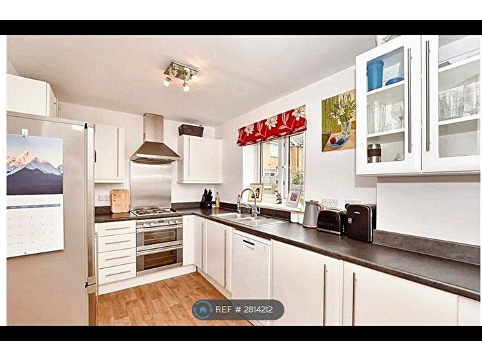 2 Bedroom Flat To Rent In Forest Avenue, Ashford, TN25