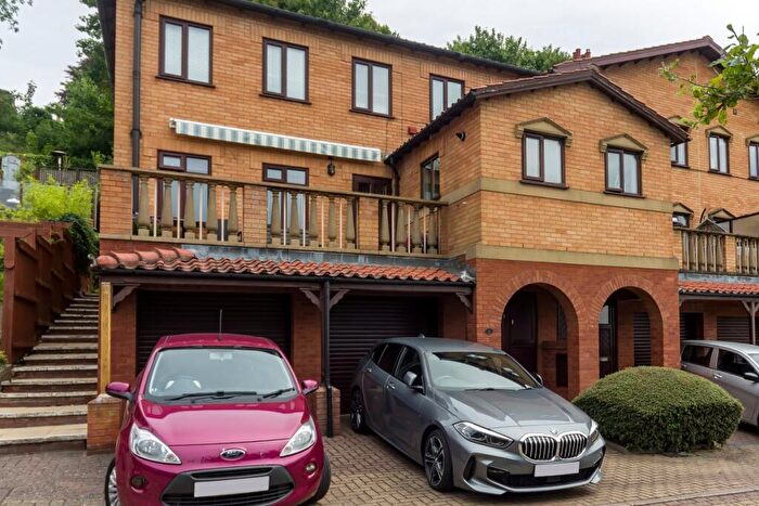 2 Bedroom Flat For Sale In St. Michaels Terrace, Lincoln, LN1