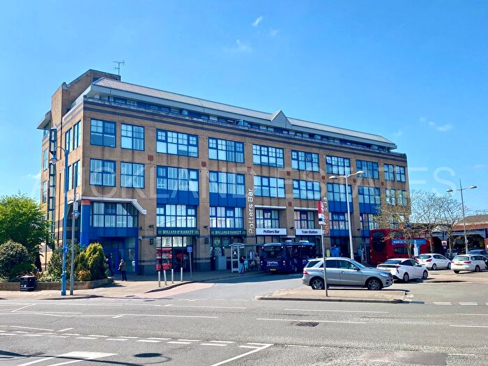 1 Bedroom Flat To Rent In Albany Gate, Darkes Lane, Potters Bar, EN6