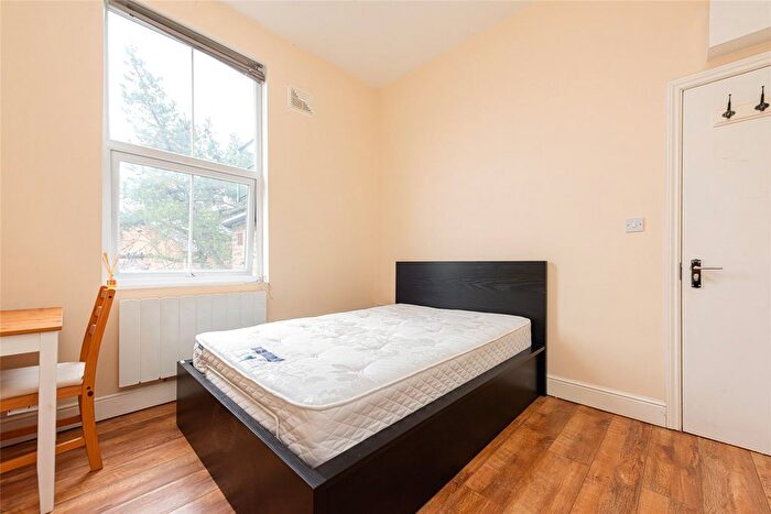Studio To Rent In Tabley Road, Islington, London, N7