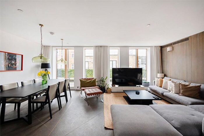 2 Bedroom Flat For Sale In Bolsover Street, London, W1W