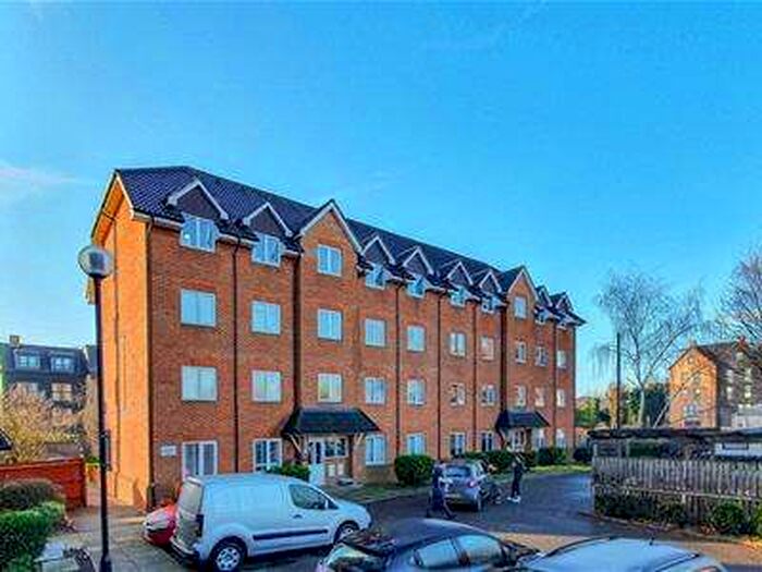 2 Bedroom Flat To Rent In Dixons Court, Ware, SG12