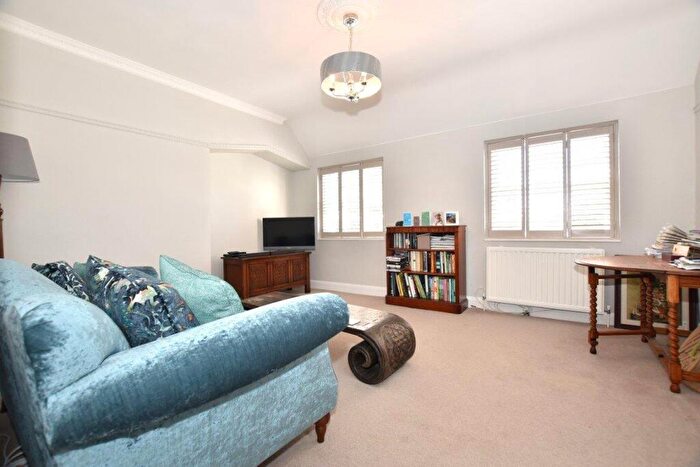 1 Bedroom Apartment To Rent In Woodford Road, South Woodford, E18