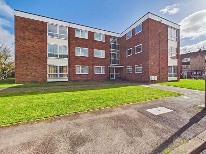 2 Bedroom Flat For Sale In Inglewood Court, Reading, Reading, RG30