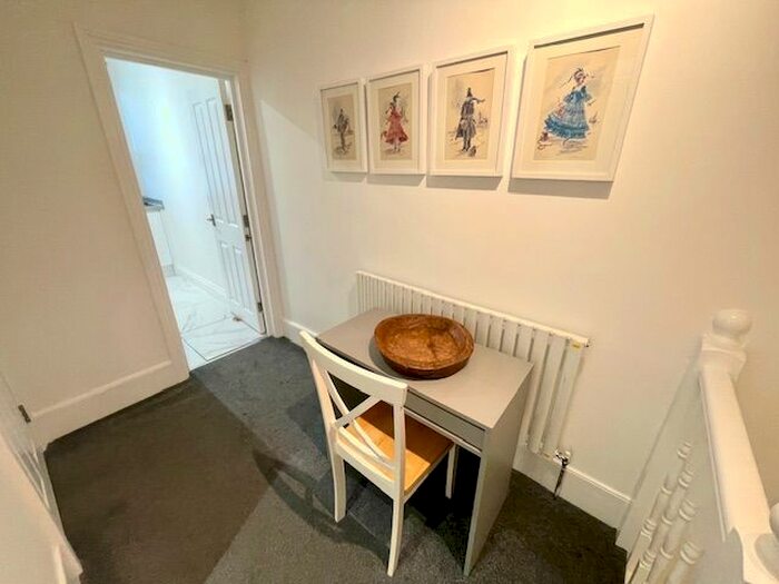 2 Bedroom Flat To Rent In Connaught Terrace, Hove, BN3