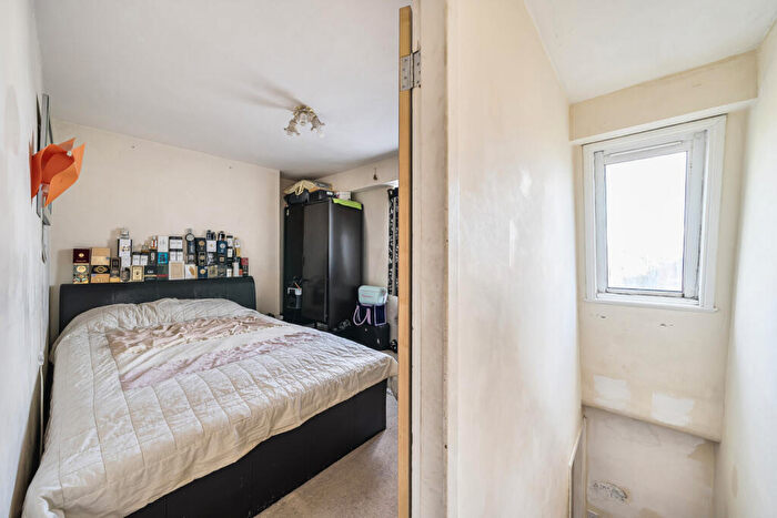 2 Bedroom Apartment For Sale In Doddington Grove, London, SE17