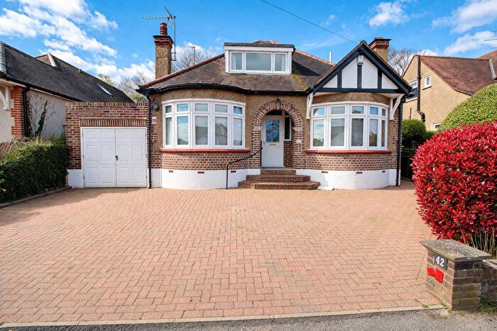 3 Bedroom Detached Bungalow For Sale In The Meadway, Cuffley, EN6