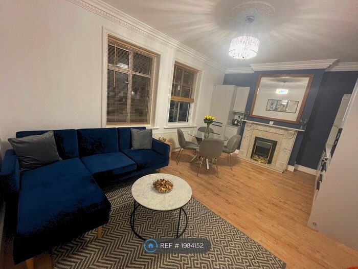 2 Bedroom Flat To Rent In Fulham Palace Road, London, W6